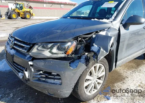 2014 Volkswagen Touareg 3.6L Sport z USA, uszkodzony, nr VIN WVGEF9BP3ED012285